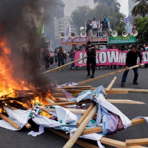 Tolak UU Cipta Kerja, Ribuan Buruh Demo di Patung Kuda