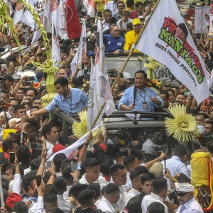 Melihat Momen Prabowo-Gibran Pakai Kemeja Biru Daftar Pilpres 2024 ke KPU RI