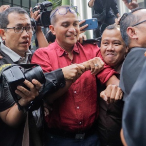 Ekspresi Wamenkumham Eddy Hiariej Usai Diperiksa KPK