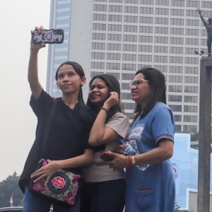 Libur Nataru, Warga Jadikan Bundaran HI Sebagai Wisata Alternatif