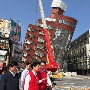 Gedung-gedung Pada Miring, Begini Kondisi Taiwan Usai Diguncang Gempa Besar