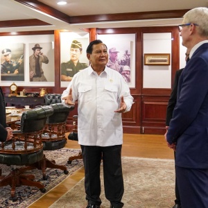 Momen Pertemuan CEO Apple Tim Cook dengan Prabowo di Kementerian Pertahanan