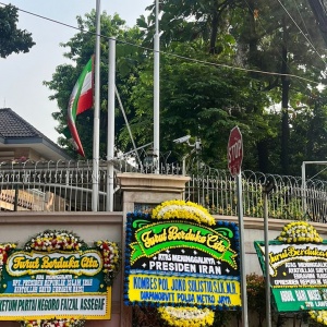 Karangan Bunga Duka Cita Penuhi Kedutaan Besar Iran di Jakarta