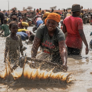 Penampakan Lautan Manusia Penuhi Ritual Sanke Mon di Mali