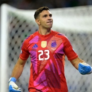 Penampakan Jari Patah Kiper Argentina Emiliano Martnez Jelang Lawan Tanjung Verde