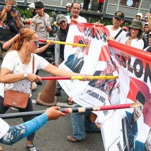 Protes Suaranya Tak Didengar, Massa Rakyat Miskin Serukan Coblos Tiga Paslon di KPU Jakarta