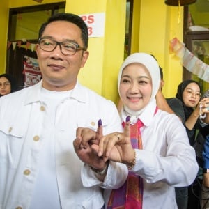 Potret Calon Gubernur Jakarta Ridwan Kamil Nyoblos di Bandung