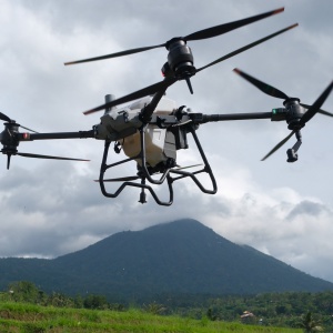 Canggih! Petani di Desa Jatiluwih Bali ini Bertani dengan Drone