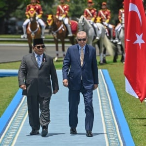 Potret Prabowo Sambut Langsung Presiden Erdogan di Istana Bogor