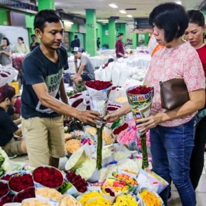 Pasar Bunga Rawa Belong Diserbu Pembeli saat Momen Valentine