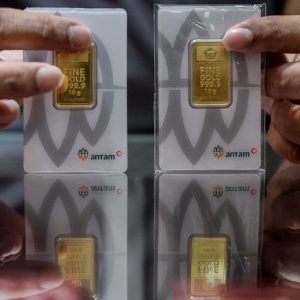 Siap-siap Beli, Harga Emas Antam Diproyeksikan Turun ke Rp2,3 Juta/Gram