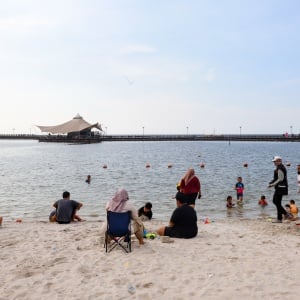 Libur Waisak, Pantai Lagoon Ancol Diserbu Pengunjung