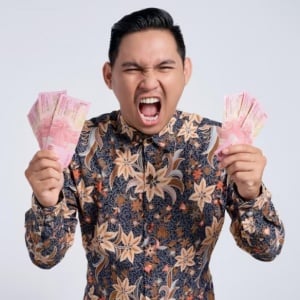 Ilusi Gaji UMR: Terlihat Besar di Atas Kertas, Hilang Begitu Saja Sebelum Akhir Bulan