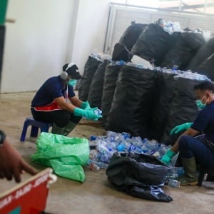 Melihat Proses Pengolahan Sampah Plastik di Waste Treatment Plant GBK