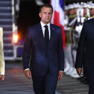 Intip Saat Presiden Prancis Emmanuel Macron Tiba di Indonesia