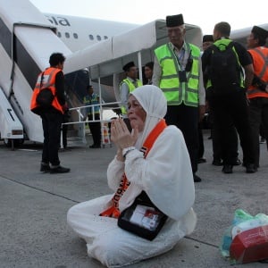 Ribuan Jemaah Haji Gelombang Pertama Tiba di Indonesia