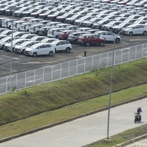 Pasar Otomotif Indonesia Masih Lesu, Penjualan Mobil Turun 15 Persen