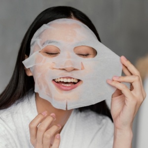5 Rekomendasi Sheet Mask untuk Wajah Kusam, Kulit Jadi Cerah Mulai Rp3 Ribuan