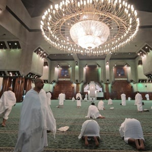 Musim Umrah Dimulai, Jemaah Umrah Penuhi Masjid Aisyah