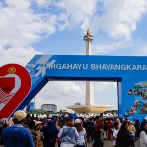 Warga Serbu Monas untuk Rayakan HUT ke-79 Polri