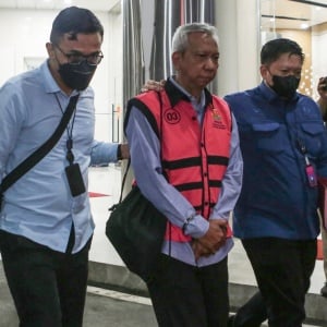 Kejagung Tahan 8 Tersangka Baru Kasus Korupsi Minyak Mentah