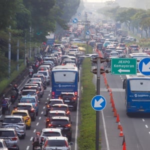 Jelang Hari Terakhir Jakarta Fair 2025, Antrean Kendaraan Mengular