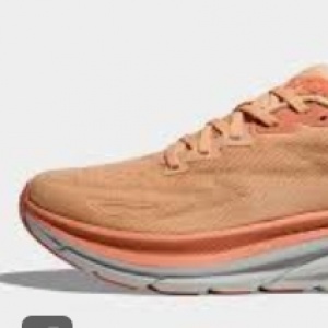 Hemat Bagasi Tanpa Ribet, Sepatu Lari Multifungsi Ini Bisa Dipakai Jogging, ke Mall hingga Traveling