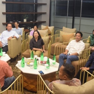 Gubernur Khofifah Gelar Diskusi Hangat dengan Pemilik Media Lokal dalam Rangkaian JMS 2025
