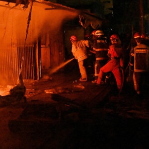 Kebakaran Hebat Landa Pasar Inpres Manonda di Palu