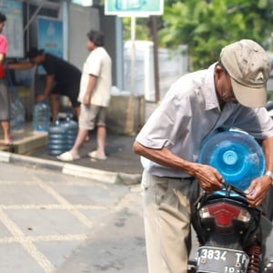 Air Minum Gratis untuk Semua di Rawamangun
