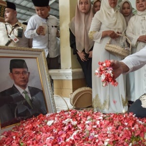 Haru Iringi Pemakaman Mantan Menteri Agama Suryadharma Ali