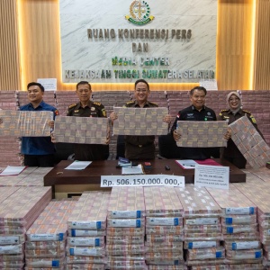 Kejati Sumsel Pamer Uang Rp 506 Milyar Hasil Sitaan Korupsi Pemberian Fasilitas Kredit