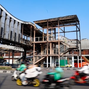 Jakarta Kembali Normal, Fasilitas Umum yang Rusak Mulai Diperbaiki