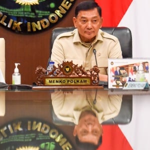 Potret Sjafrie Sjamsoeddin Pimpin Rapat Perdana Sebagai Menkopolkam Ad Interim