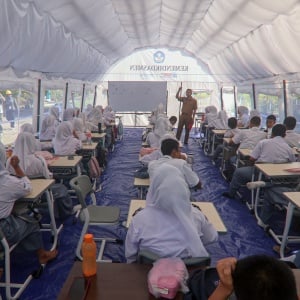 Siswa SMKN 1 Cileungsi Kembali Belajar dengan Tenda Darurat usai Gedung Rusak