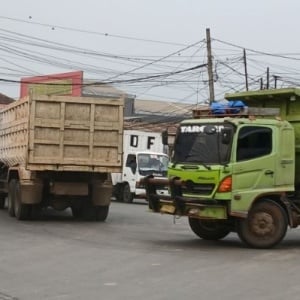 Macet Jalur Bojonegara Bikin Sopir Angkot Merugi, Pemprov Banten Janjikan Keputusan Baru 4 Hari Lagi