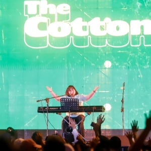The Cottons Menggebrak Synchronize Fest 2025 dengan Penampilan Provokatif