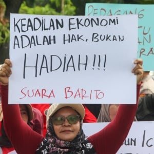 Tolak Relokasi, Pedagang Pasar Barito Geruduk Balai Kota Jakarta