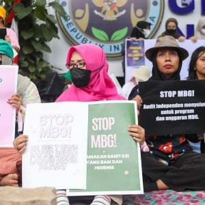 Kasus Keracunan MBG Terus Bertambah, Emak-emak Geruduk Kantor BGN