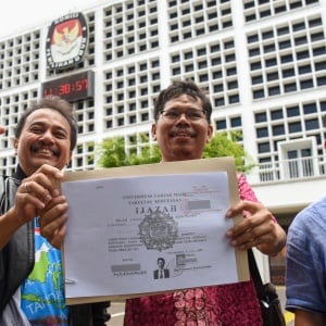 Roy Suryo Cs Berhasil Dapatkan Salinan Ijazah Jokowi dari KPU