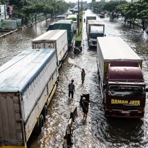 Hari Ketiga Banjir Masih Genangi Jalur Pantura Semarang