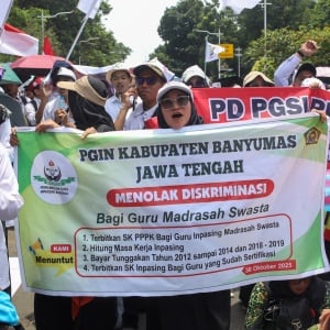 Aksi Guru Honorer di Monas, Desak Pemerintah Beri Kesetaraan dan PPPK*