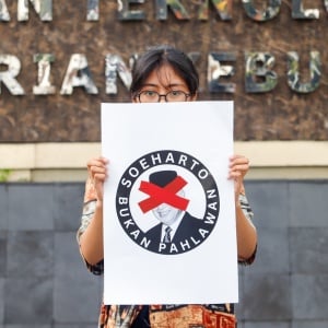 Aksi Protes Gelar Pahlawan Soeharto di Kementerian Kebudayaan