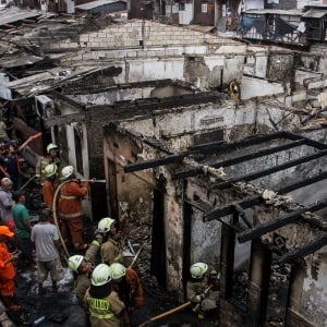 Api Lahap Pemukiman Padat Penduduk di Tambora