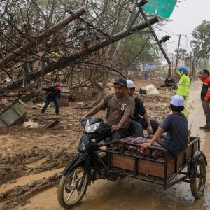 Suasana Pasca Banjir Bandang di Sumatera