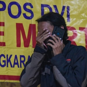 Derai Tangis di RS Polri, Keluarga Menanti Identitas 22 Korban Terra Drone