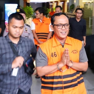 Digelandang Usai OTT, Bupati Lampung Tengah Ardito Wijaya Resmi Ditahan KPK