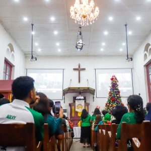Umat Kristiani Ikuti Misa Malam Natal 2025 di Gereja Tugu Jakarta Utara