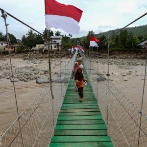 Jembatan Gantung Pulihkan Akses Warga Pascabanjir Bandang di Pidie Jaya