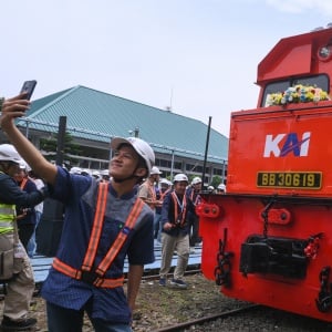 KAI Hidupkan Nostalgia, Dua Lokomotif Lawas Tampil dengan Livery Klasik